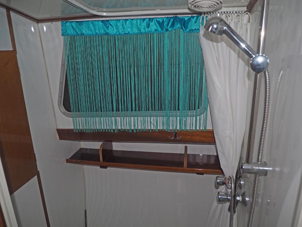 Cabin en avant, Hébergements